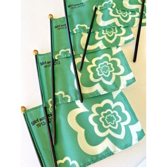 Girl Scout 100 Anniversary Collectible Flag Lot of 6 Flags w/box GSUSA 1912-2012 - Picture 2 of 3